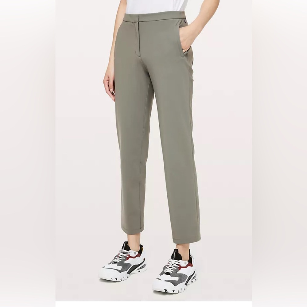 Lululemon size 6 on the move pant lightweight 28”